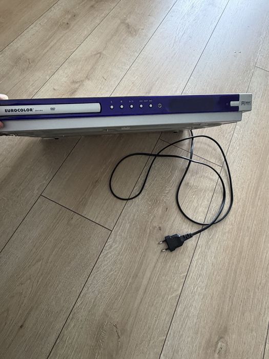Vand DVD player in stare perfecta