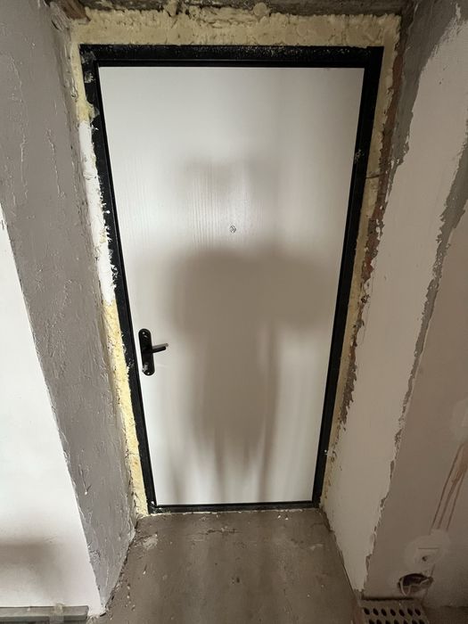 Продам входную дверь