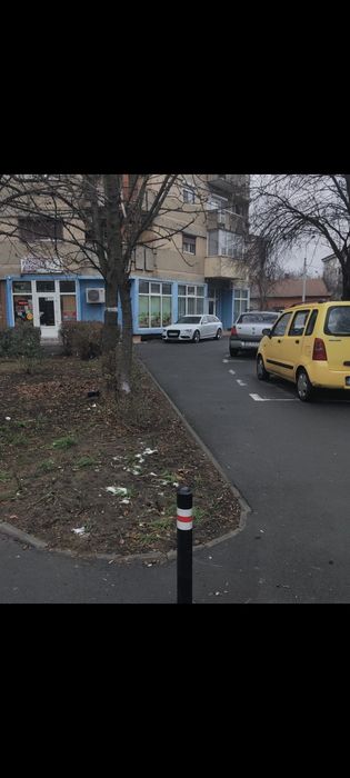 Vînd spațiu comercial