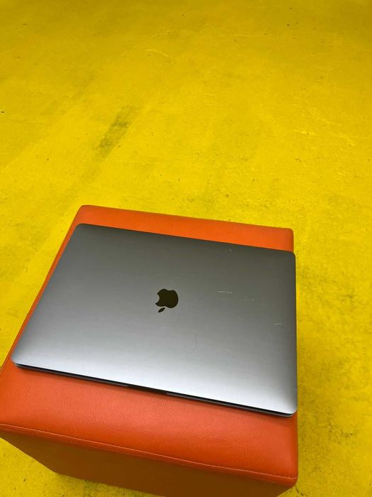 Продавам .APPLE MacBook Pro A 1990 Space Grey
