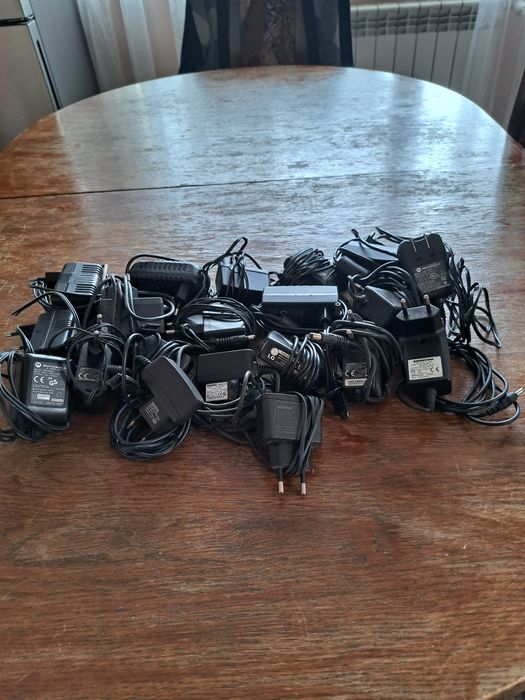 Продавам зарядни