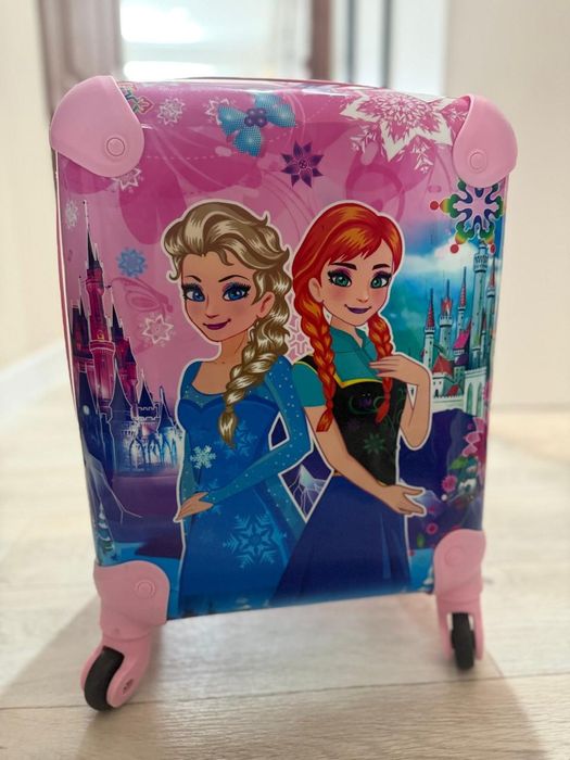 Чемодан детский в отличном состоянии