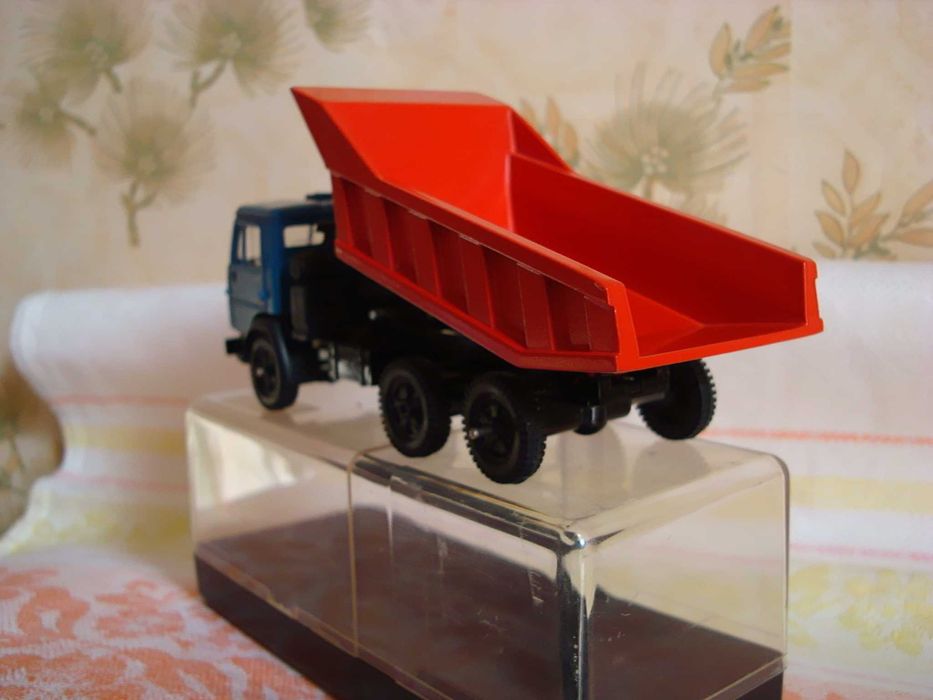 Модель А/М КАМАЗ 5511 металл СССР 1980 е годы (м-б 1:43) Есть обмен.