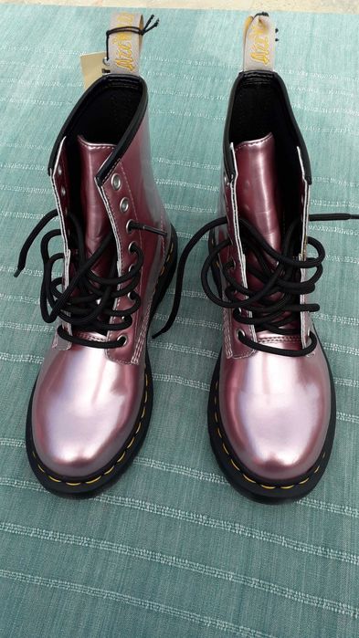 Ghete/Bocanci noi Dr Martens 1460 Vegan Pink Goldmix marimea 37