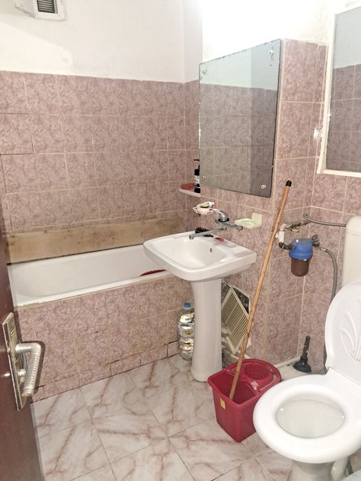 Apartament de vanzare -4 camere,decomandat ,zona Tomis 3
