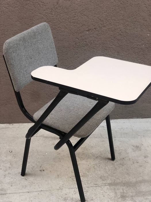 Учебные стулья с откидным столиком 20 штук