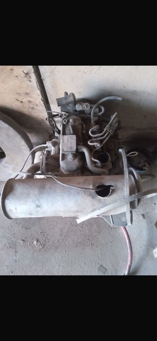 Трёхцилиндровыи дизелныи двигатель