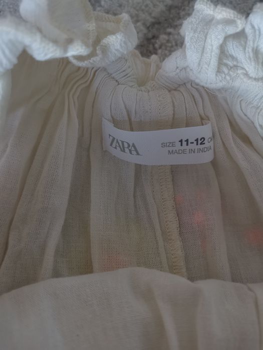 Детски рокли, всяка се продава отделно.