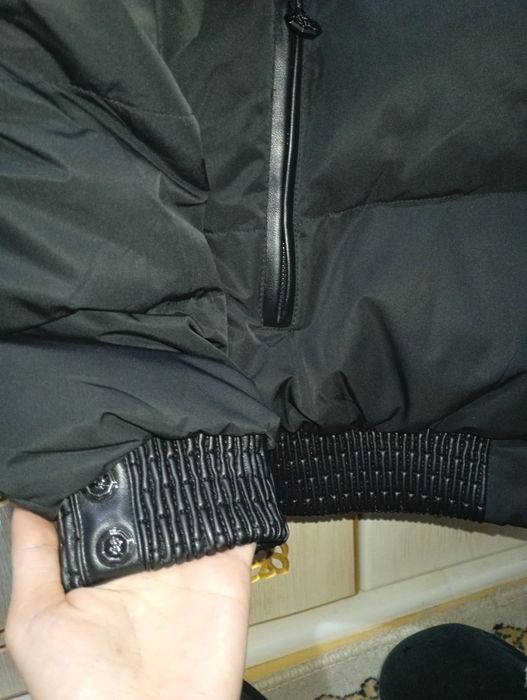 Мужское куртка сотилади.