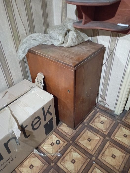 Отдам телевизоры, мебель