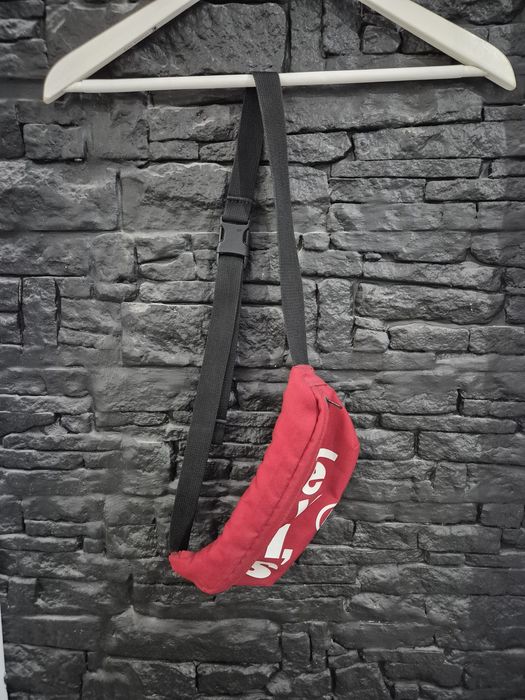 Levi's червена  чантичка
