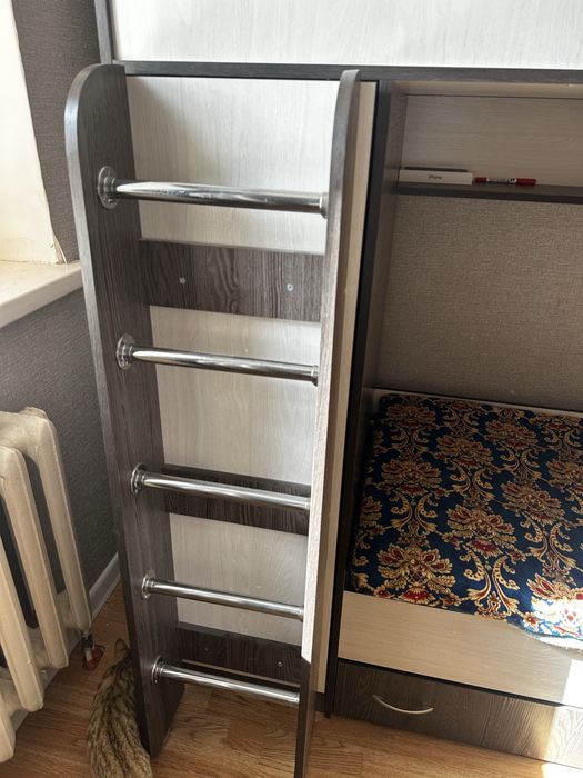 Продам двух ярусную кровать