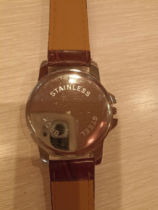 Продаю часы наручные