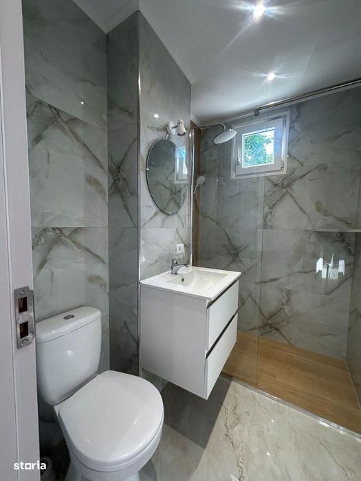 De vanzare apartament cu 2 camere, etajul 2, renovat, zona Roman Voda