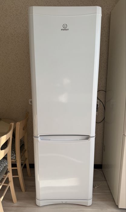 Холодильник Indesit