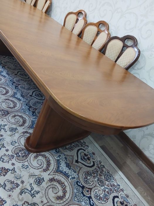 Стол для гостиной без стульев