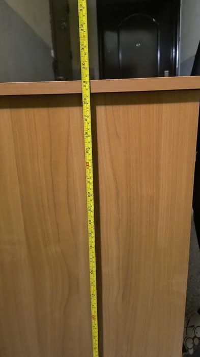 Продавам бюро в много добро състояние