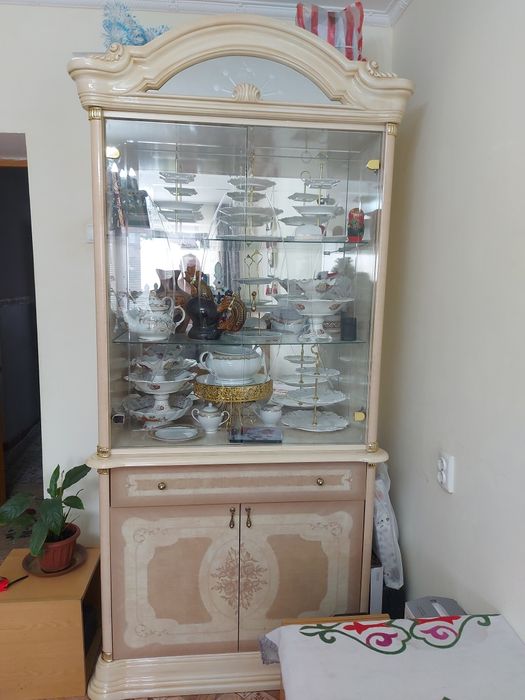 Сервант в комплекте