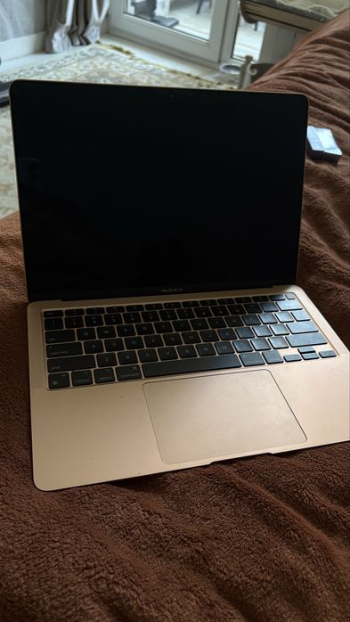 Продам macbook air 13