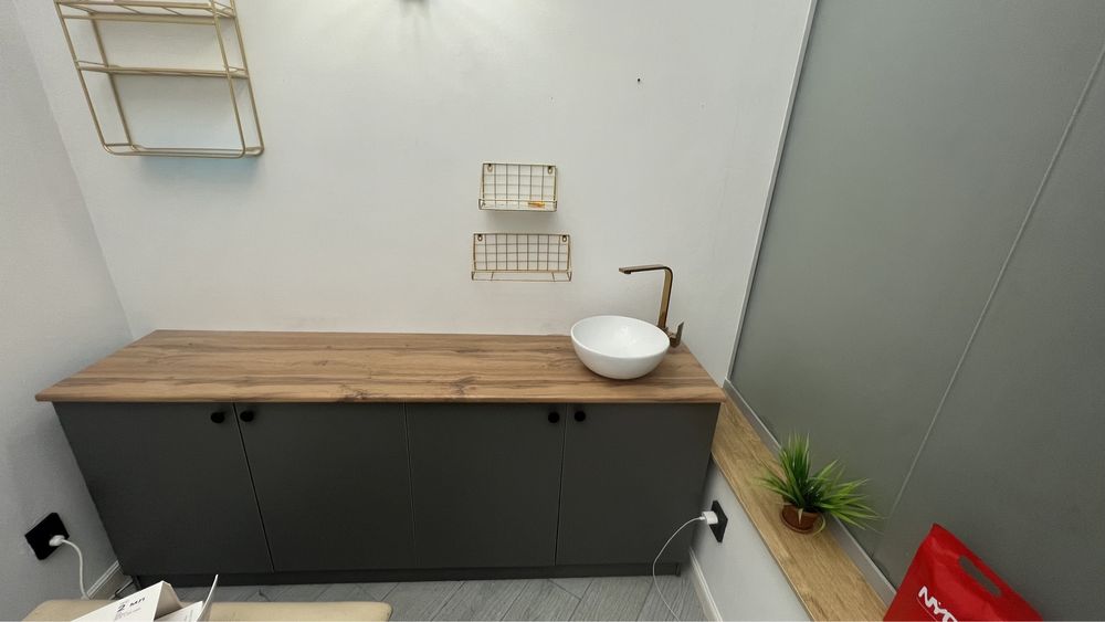 Гарнитур с раковиной и смесителем