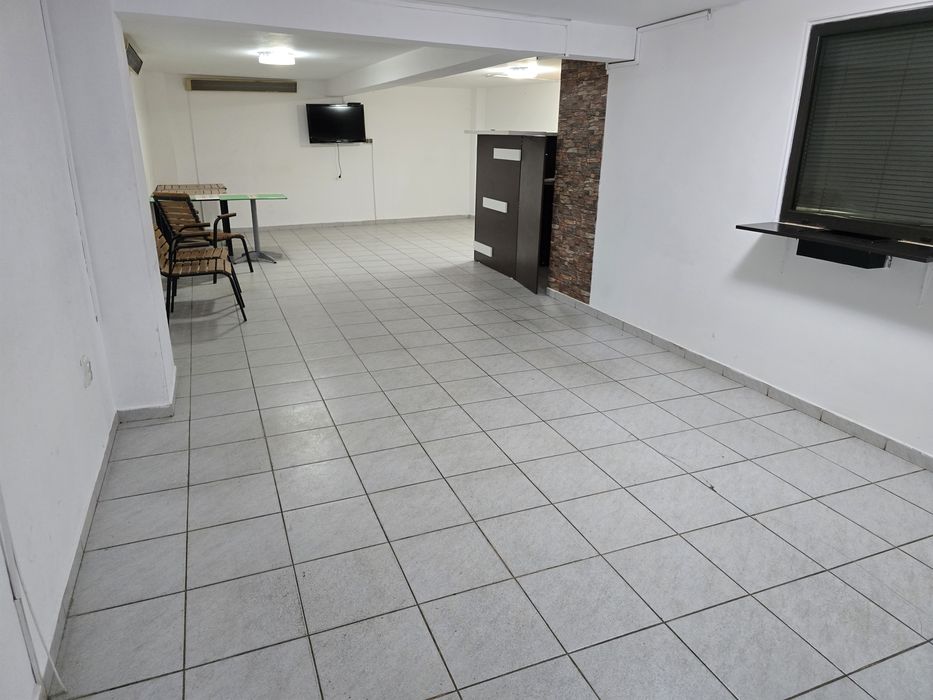 Spațiu comercial de închiriat/ vânzare 4 nivele