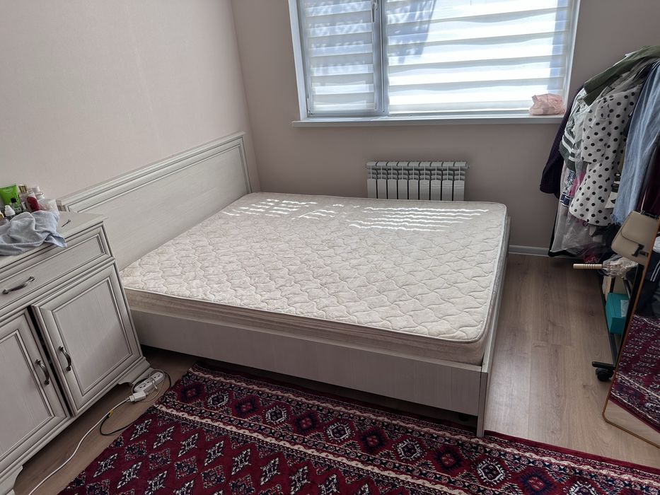 Продам спальний кровать бу