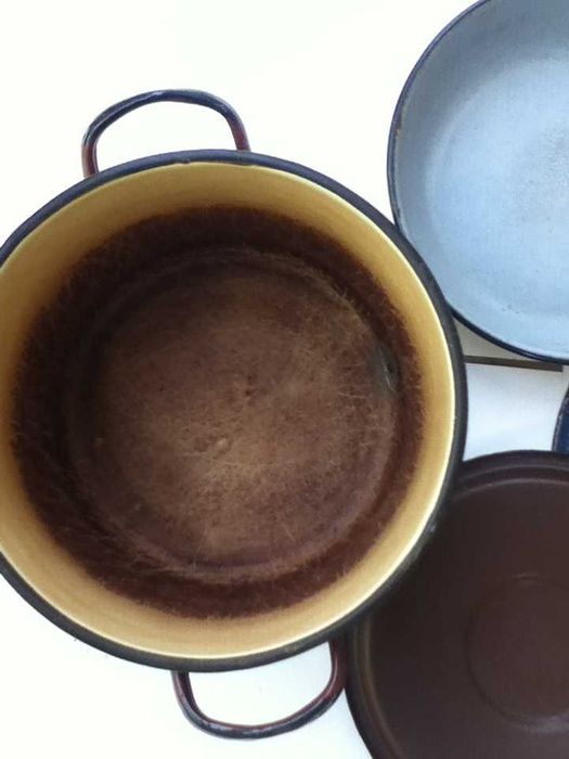 Овощерезка , кастрюли, ступка сковорода,крышки и др. дом.предметы.