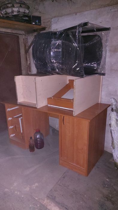 Столы для офиса и стулья