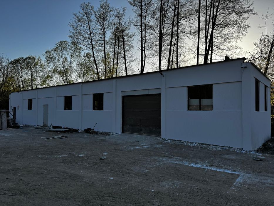 Inchiriez curte betonata 2000 mp