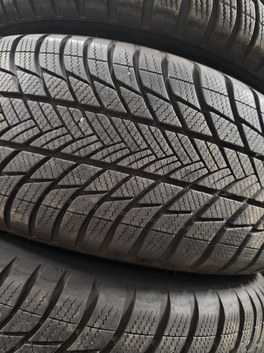 4 бр зимни 225/55/18 Bridgestone дот 22г