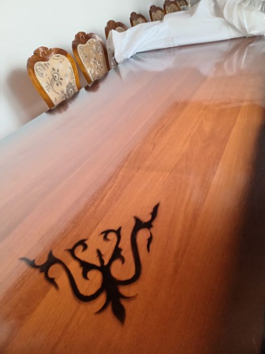 Стол и стулья сатылады