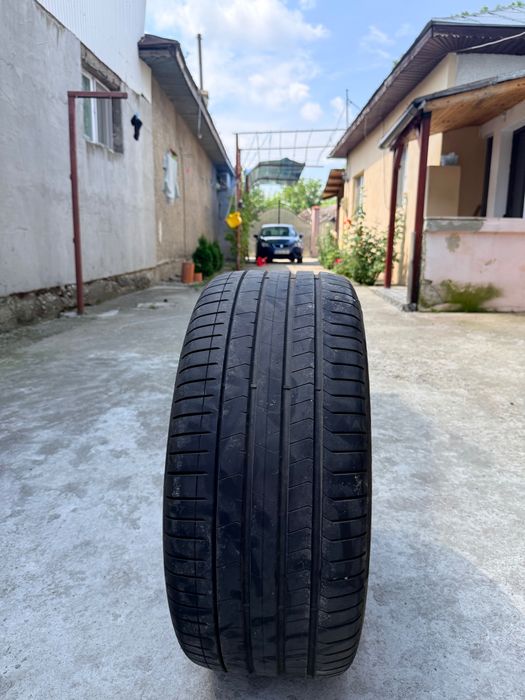 caucicuri 245/45/19 fata 275/40/19 spate