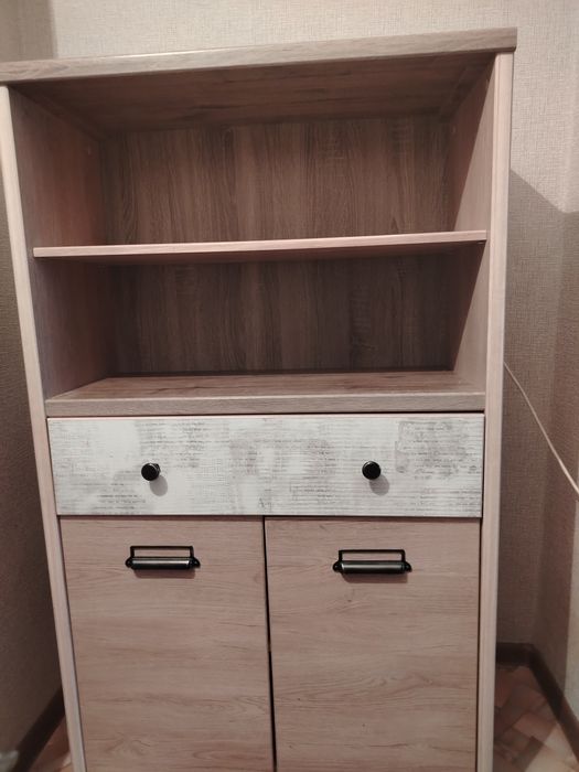 Стол, полка для книг