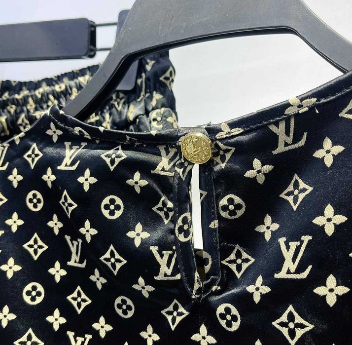 Compleu dama cu pantaloni scurți