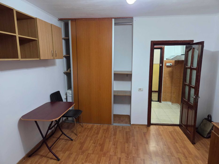 garsoniera cet constanta parter , se poate face balcon