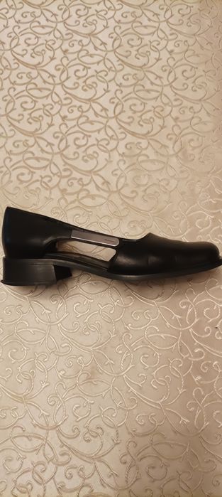 Женская кожаная обувь.