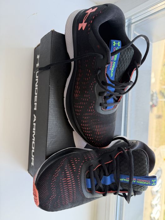 Продам кроссовки для спорта Under Armour 35размер.