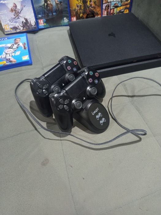 PS4 slim 400 gb със ipega charging dock + 5 игри
