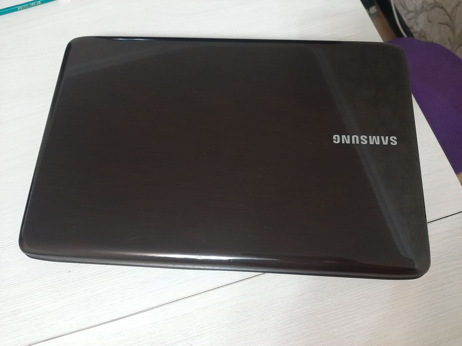 Продаю ноутбук Samsung R538

Процессор: Intel Core i3

Оперативная пам