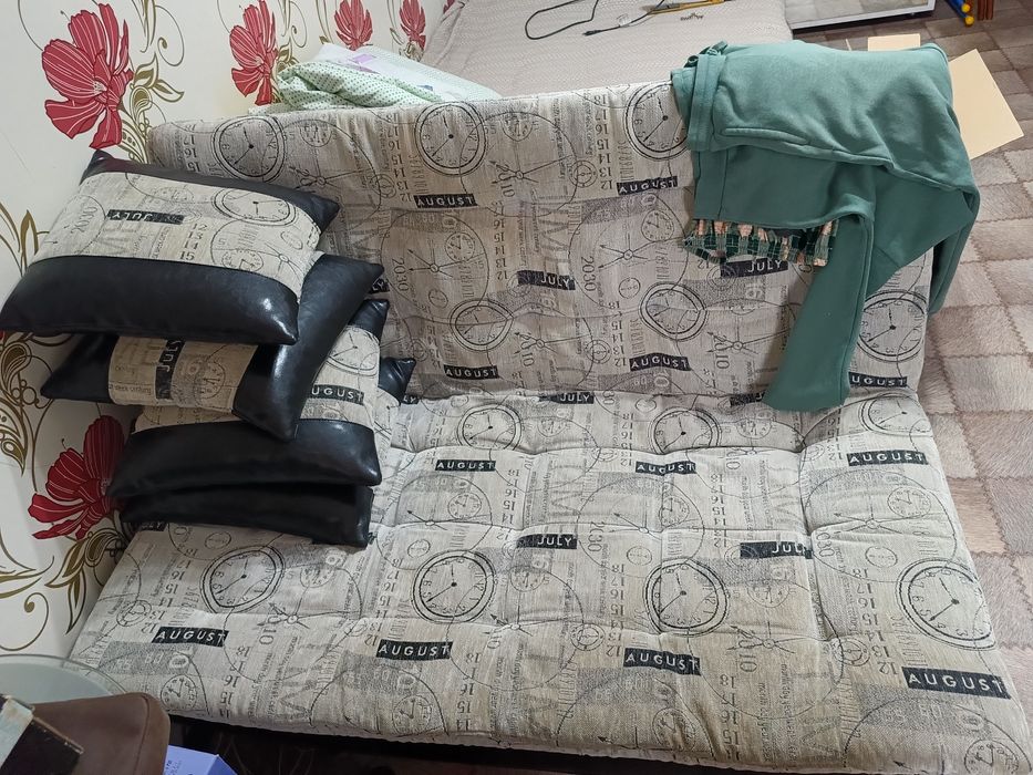 Продам диванчик небольшой