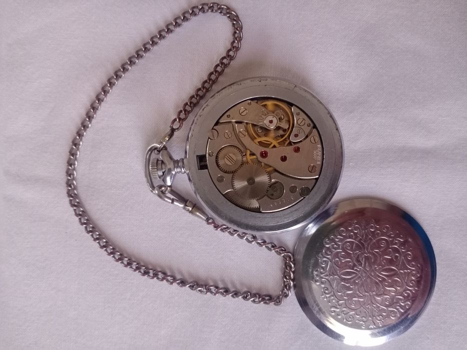 Часы механические "Молния"СССР, электронные карманные с крышками