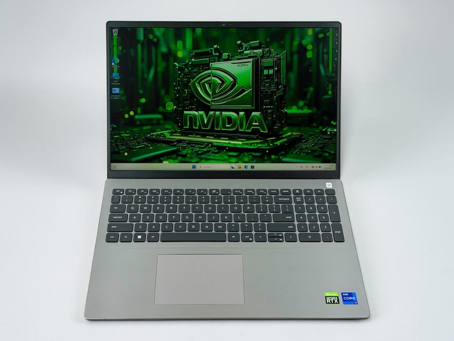 Лаптоп Dell Vostro 5630 16 Gray WUXGA i7-1360P 16GB 1TB SSD RTX 2050 Перфектен! Гаранция!