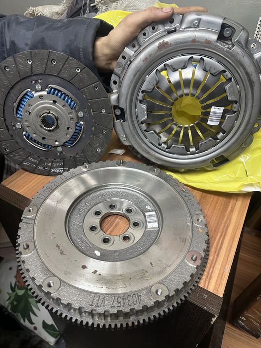 Продам сцепление в комплекте. На Рено Дастер