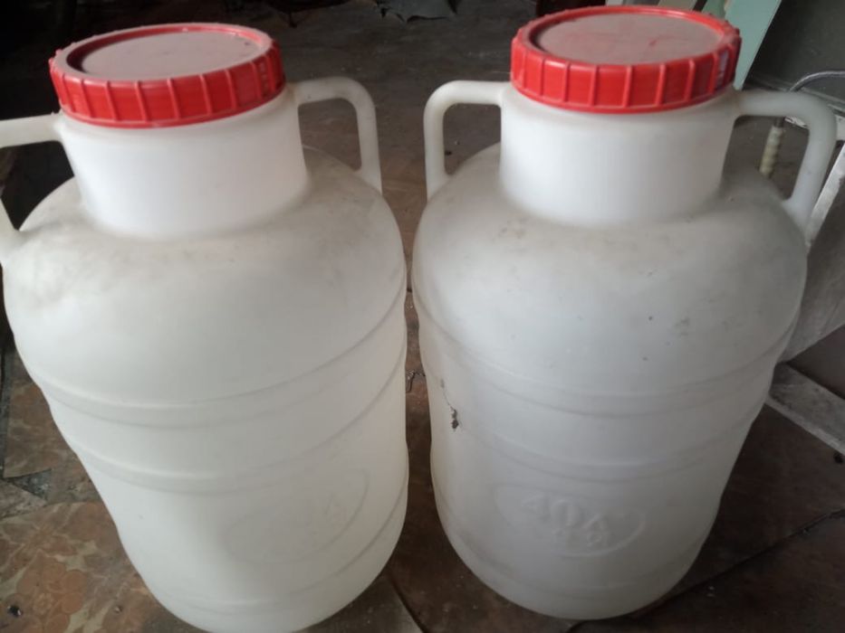 Бидон пластиковые 2 штуки