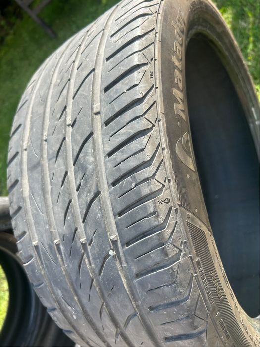 Set 4 anvelope Matador de vară 235/40 R 18.