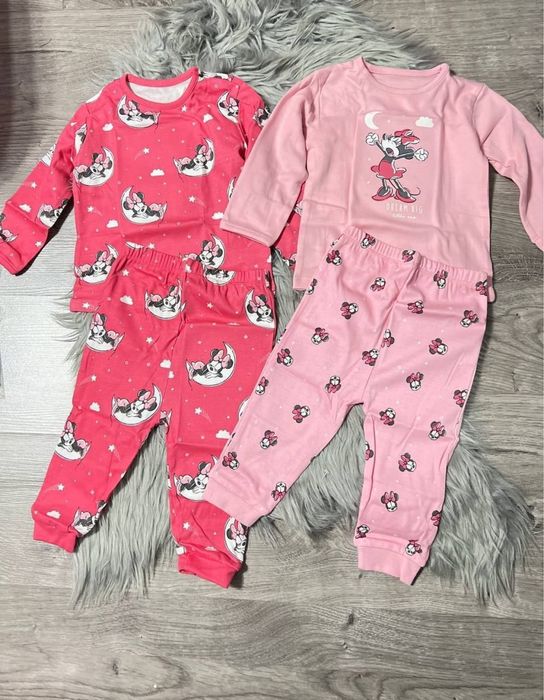 Pijama bebe su compeu  pretul il vb in privat
