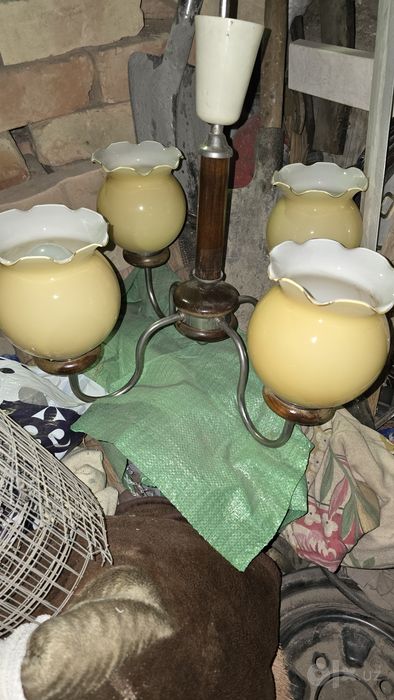 Продаётся люстра работает