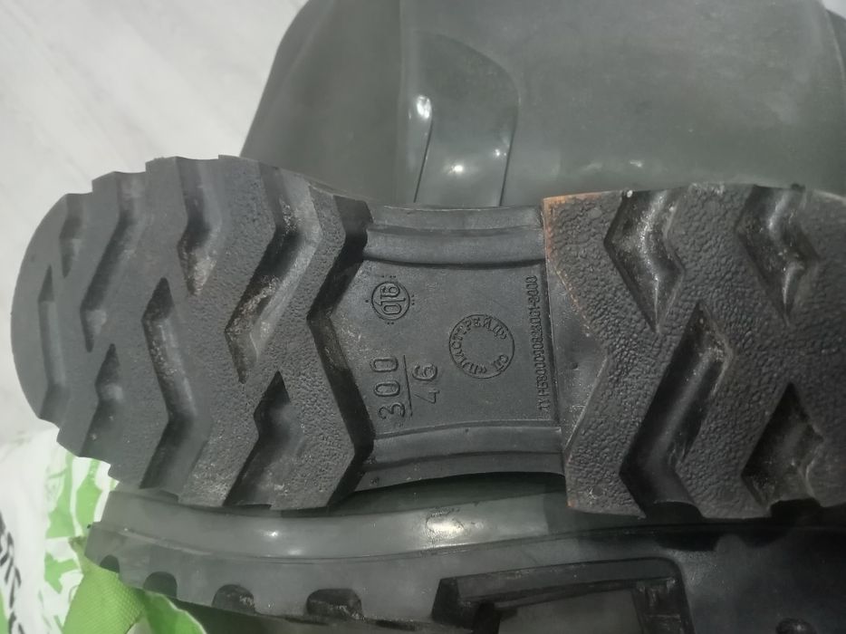 Сапоги  болотные.