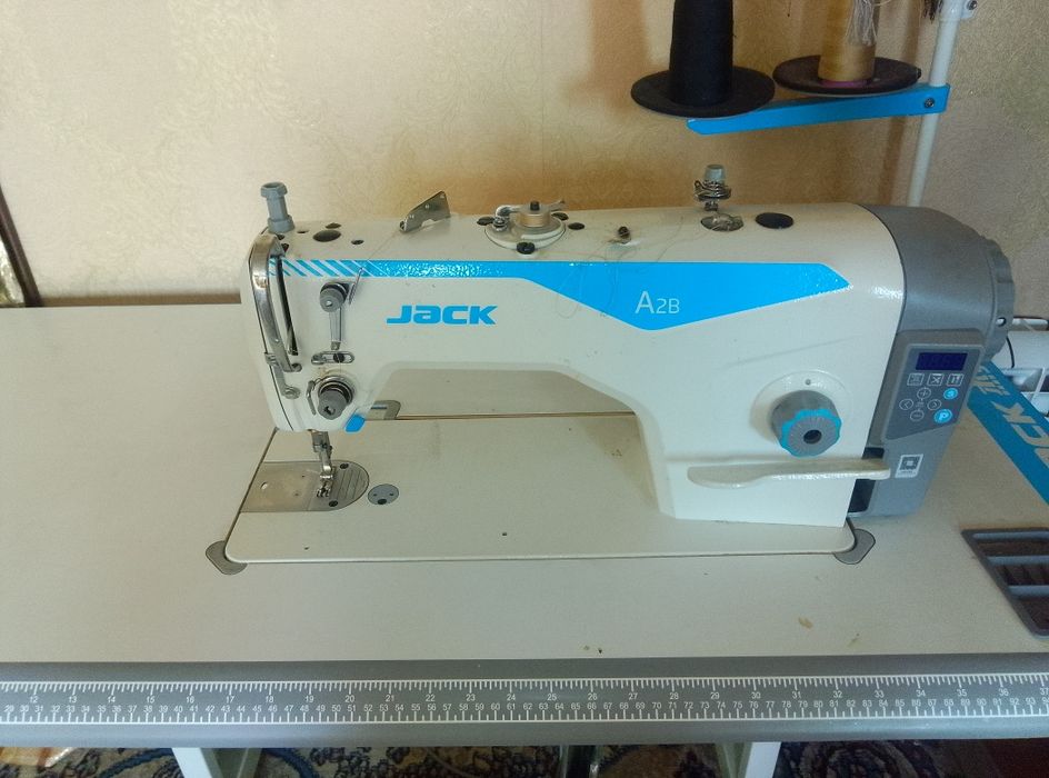 Tikuv moshina sotiladi