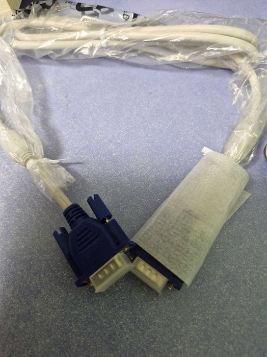 Продавам нов кабел 15 pin male to male